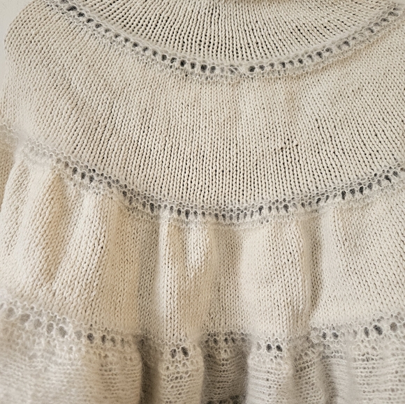 Handknit Exquisite Cream Capelet New - Picture 5 of 5